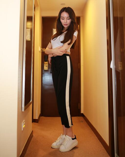 午夜人妻無(wú)碼AV一區二區