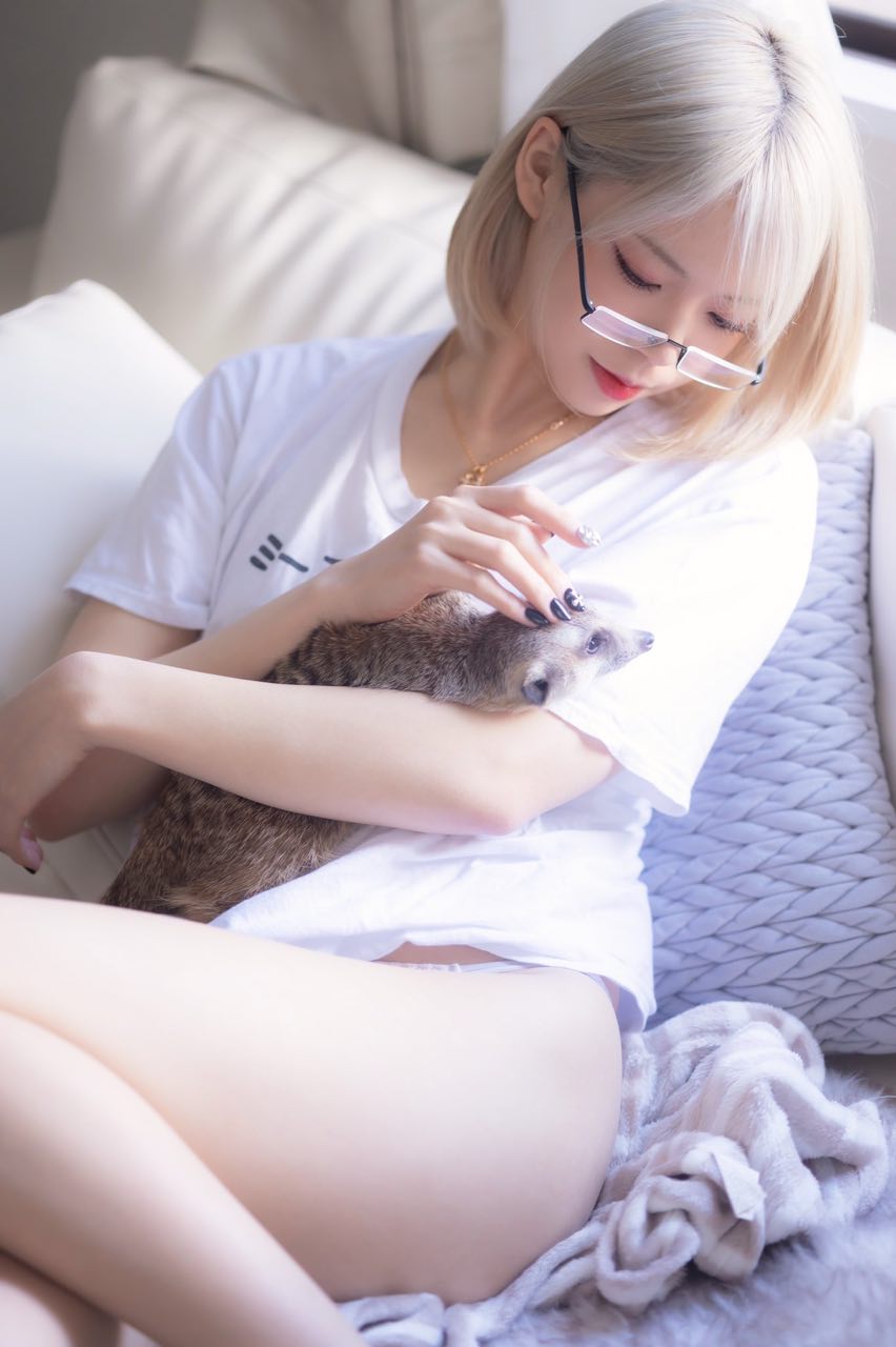 嬌妻色情按摩XXXX視頻