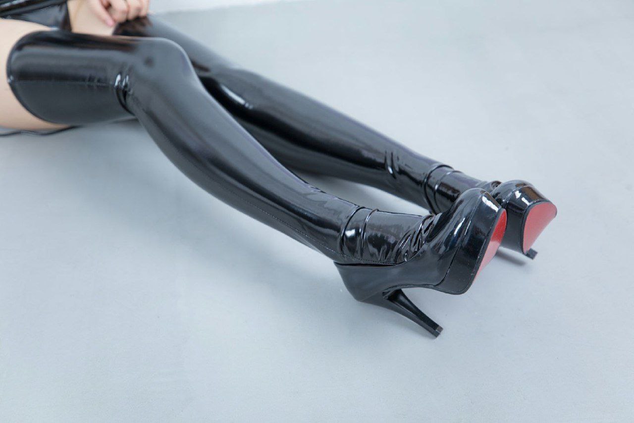 國產(chǎn)重口老太和小伙A片