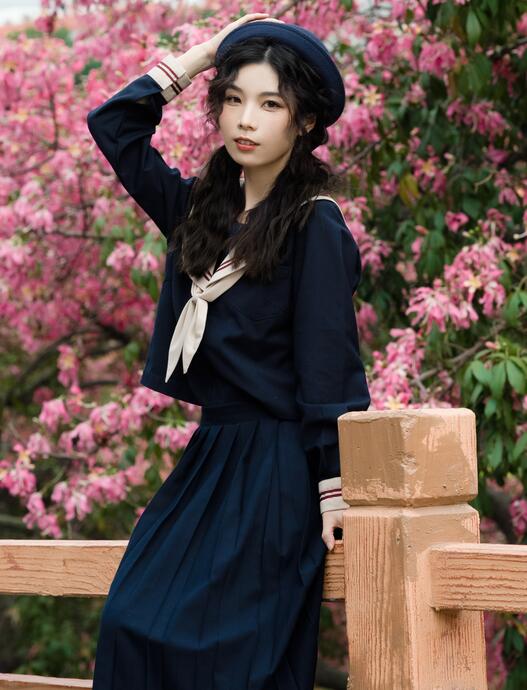 舌頭伸進(jìn)去添爽到流出白漿