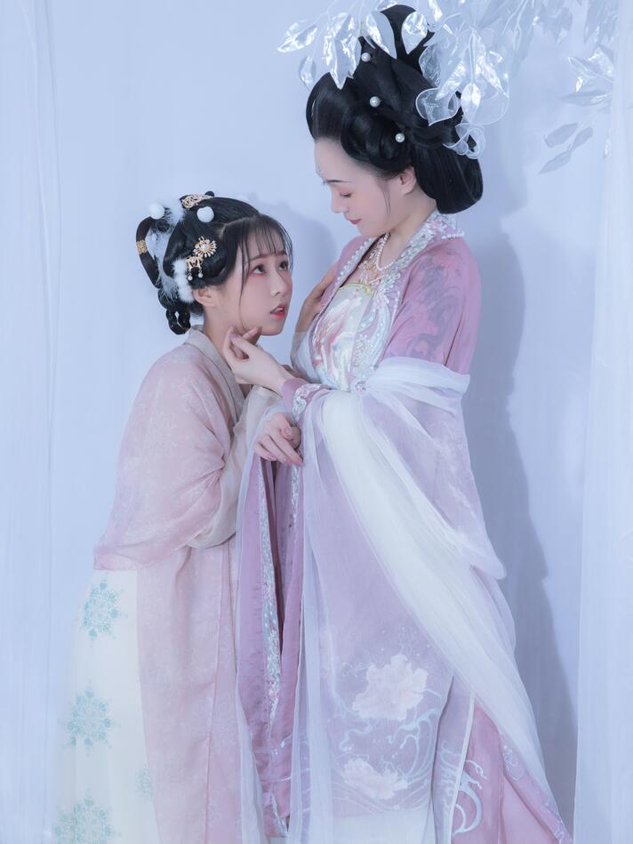 日本大膽無(wú)碼免費視頻