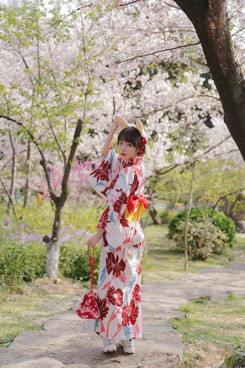 美麗人妻在超市被春藥