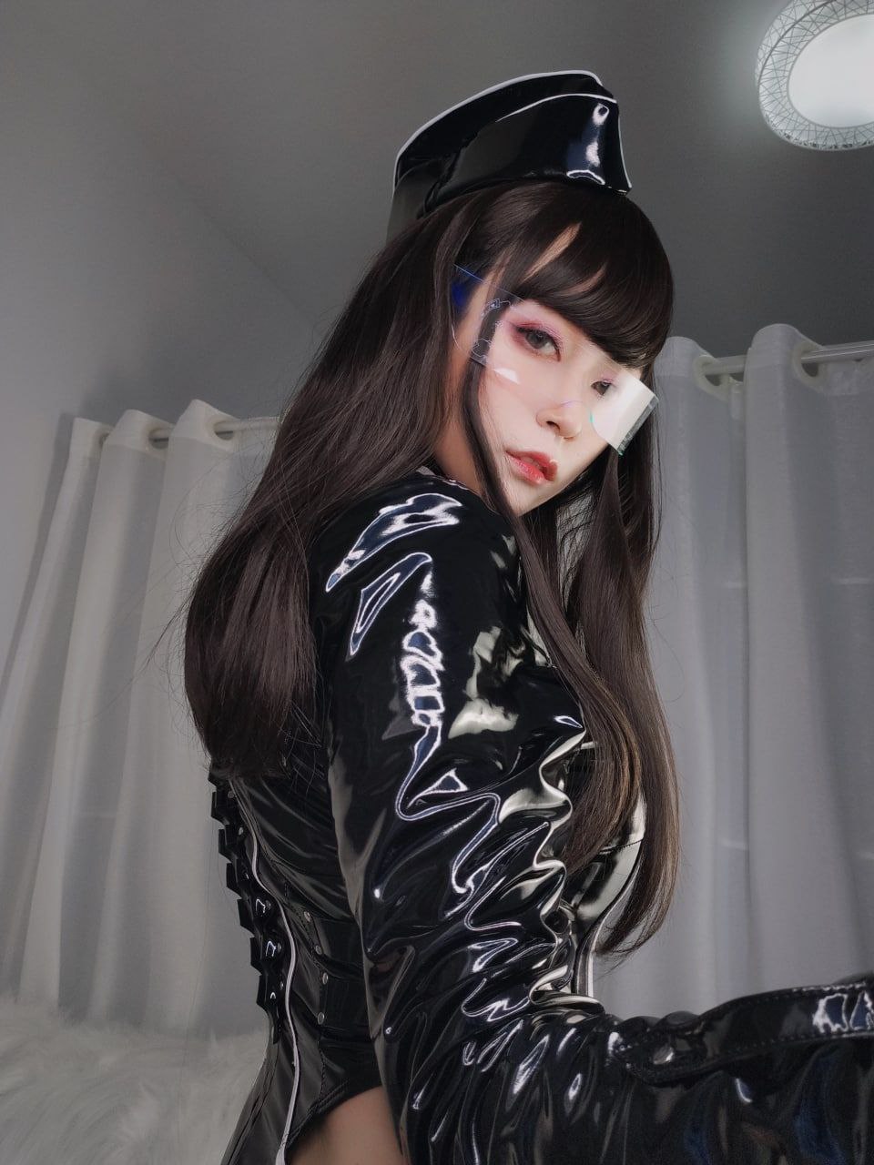 美女扒開(kāi)衣服露出Q彈Q彈的奶頭